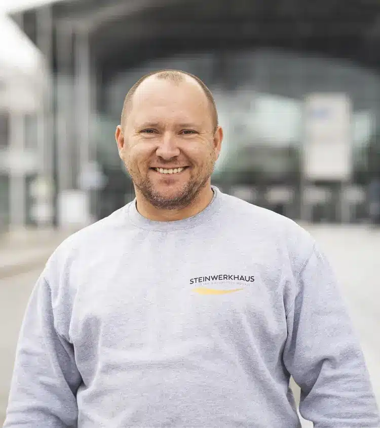 Vorarbeiter der Steinwerkhaus GmbH – Experte für Fliesen München