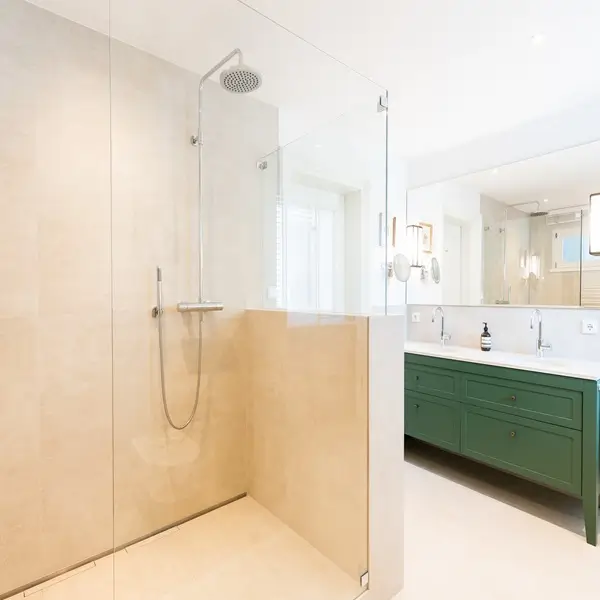 Hochwertige Fliesen und Natursteine für Boden- und Wandgestaltung